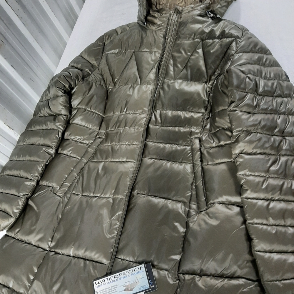 Ladies coats - Picture 7 of 7